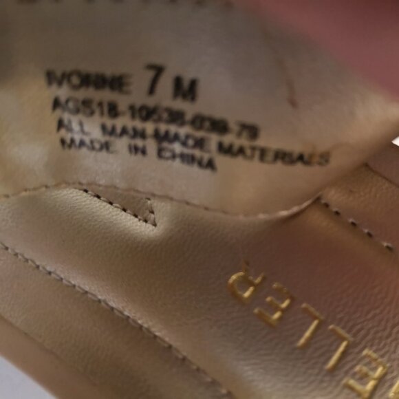 NWT Andrew Geller Ladies Size 7M Beige Wedge heel Thong Sandals - Picture 4 of 4